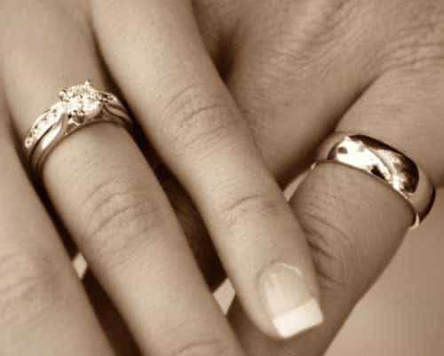 Если же кольцо сломалось во сне, то это плохой знак, который предвещает супружескую измену или расставание влюбленной пары