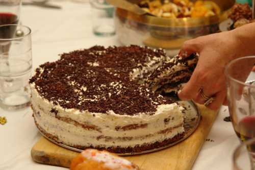 Хотя если постараться и сделать всё по правилам, то торт получится настоящим тортом