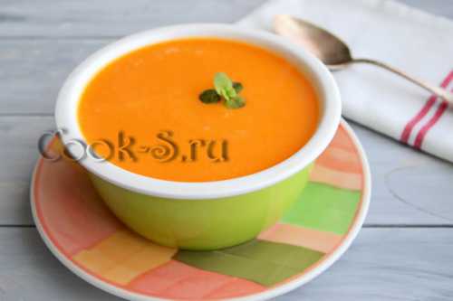 Готовить суп можно как на сливках, так и на кокосовом молоке, что оценят представители вегетарианских блюд