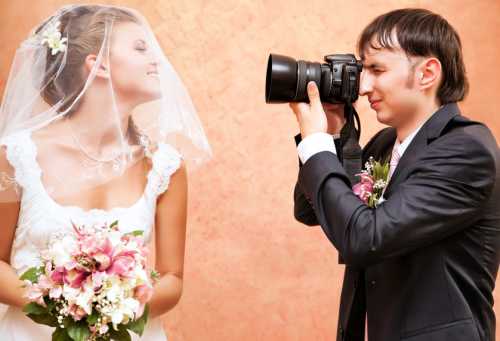 Ну и, конечно же, к такому живо трепещущему вопросу, как выбор свадебного фотографа